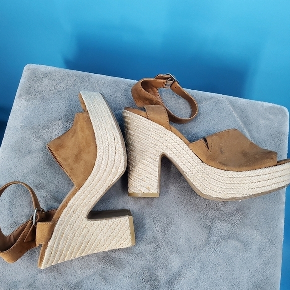 American Rag tan platform woven sandals 7 - Picture 10 of 16